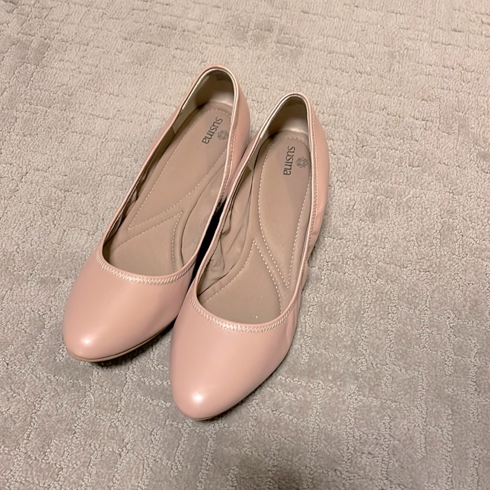 Low wedge shows. Beige color, or tan? In the nude family!
